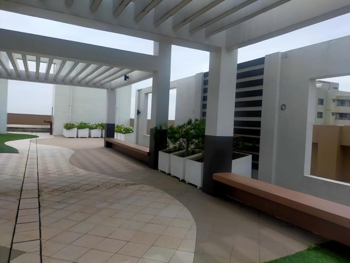Aparthotel The Radiance Manila Bay Pasay Exterior foto