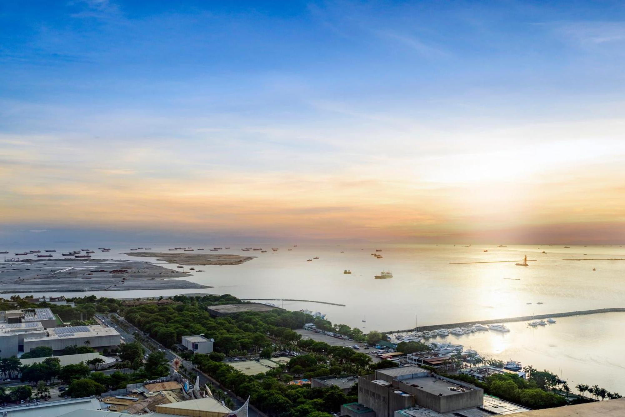 Aparthotel The Radiance Manila Bay Pasay Exterior foto