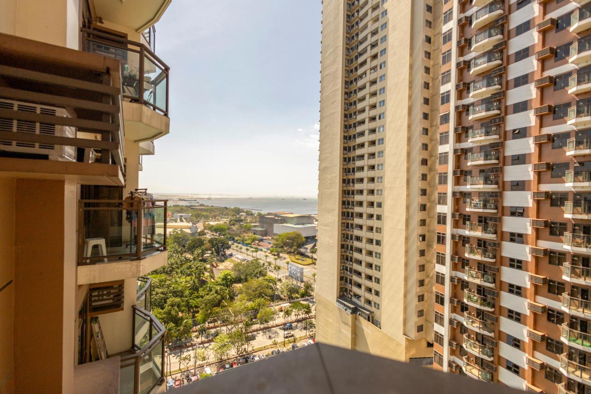 Aparthotel The Radiance Manila Bay Pasay Exterior foto